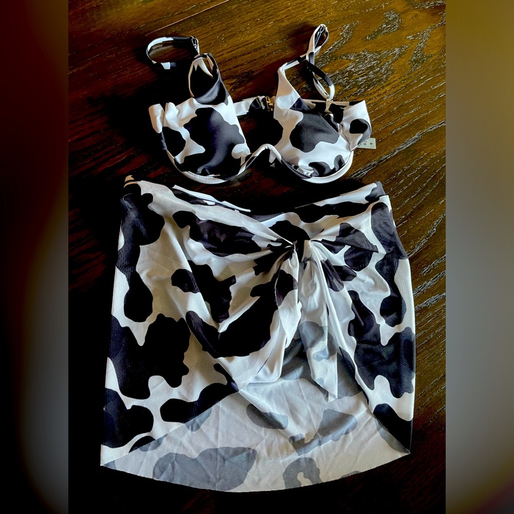Bikini/New without tags/never worn. Size M.